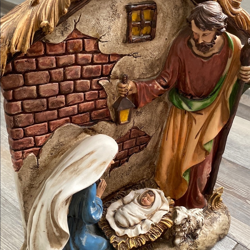 Traditional Nativity Scene with Blue and Brown Details - Picture 4 of 13